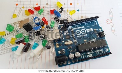 開發(fā)板的歷史演變、與單板計算機的區(qū)別及未來產品化趨勢